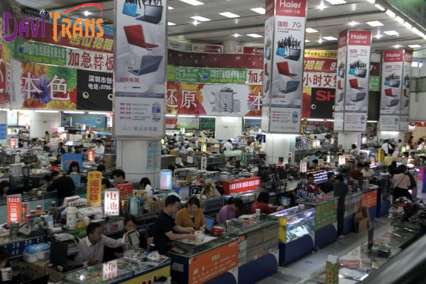 Nhập camera từ Trung Quốc về Việt Nam tại khu chợ điện tử sầm uất
